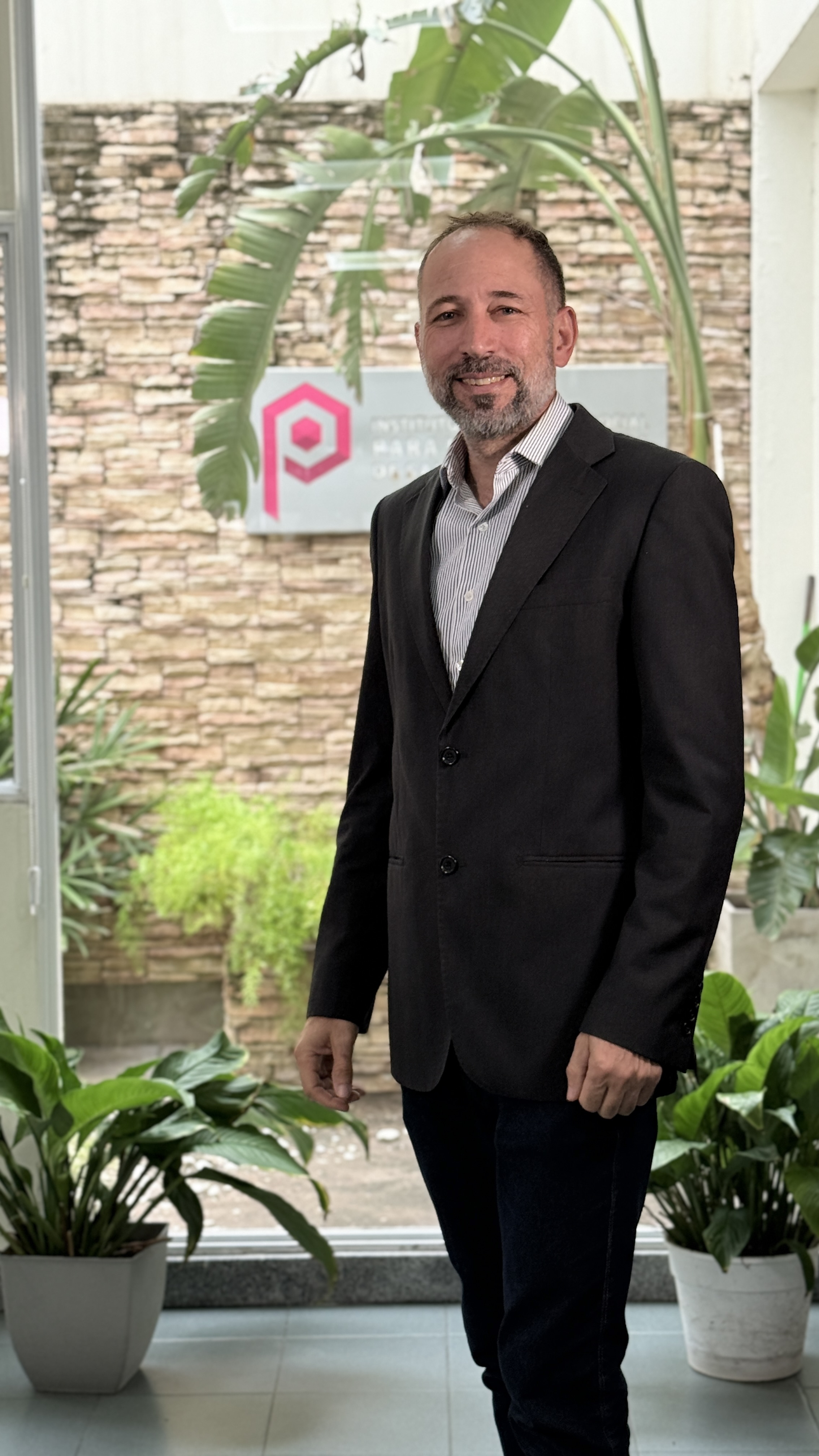 Dr. Javier Allub